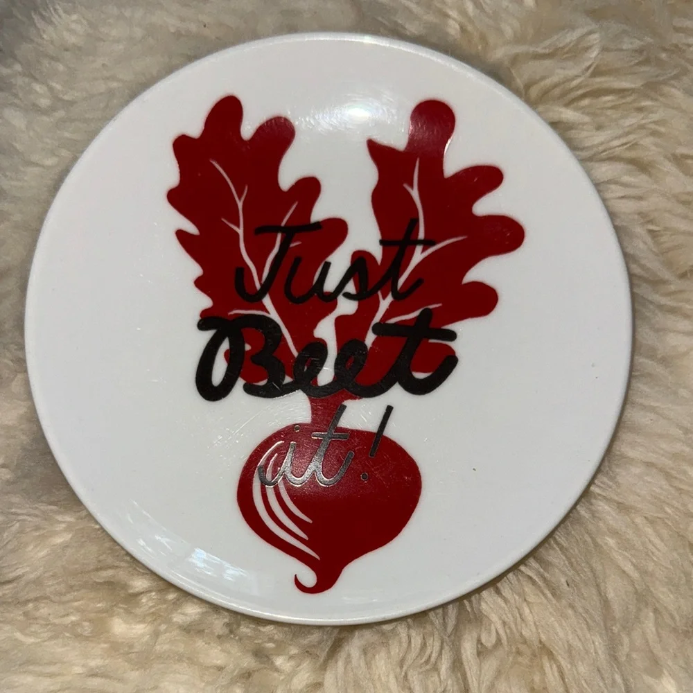 Pun collection Crate & Barrel 6 1/2 in Plate JUST BEET IT